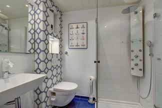 Referenzbad Fliesenwand